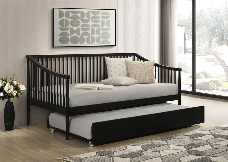 Delgado Windsor Daybed With Trundle