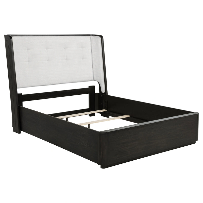 Leandro Wingback Bed